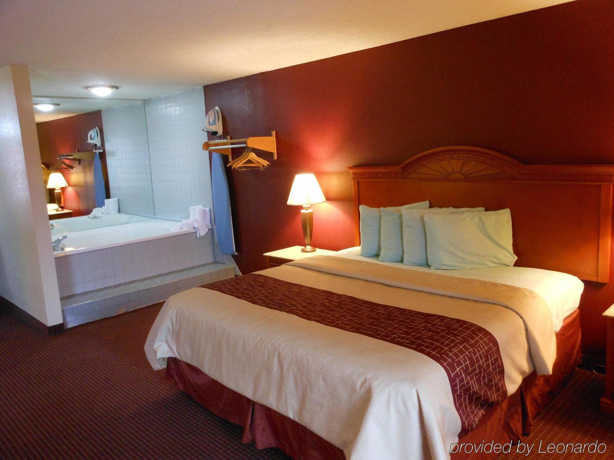 Red Roof Inn & Suites Pigeon Forge Parkway Dış mekan fotoğraf