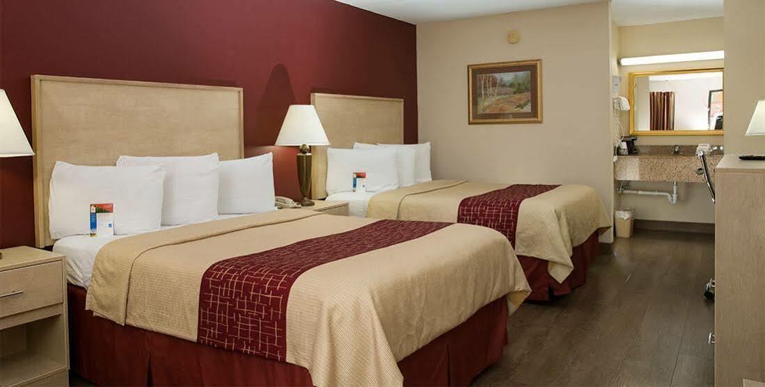 Red Roof Inn & Suites Pigeon Forge Parkway Dış mekan fotoğraf